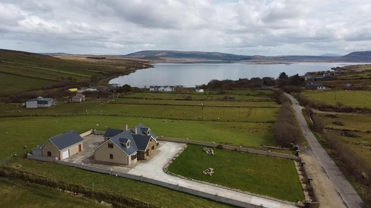 Beautiful Home On Lake Carrowmore Belmullet Esterno foto